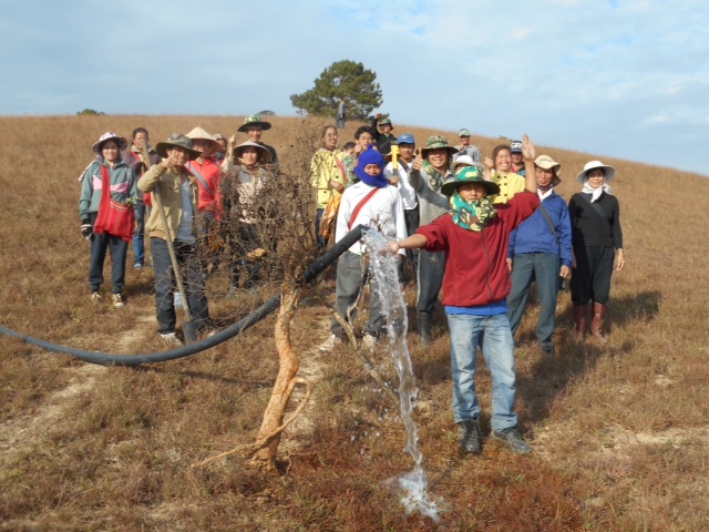 The water arrives in Ban Naxaythong